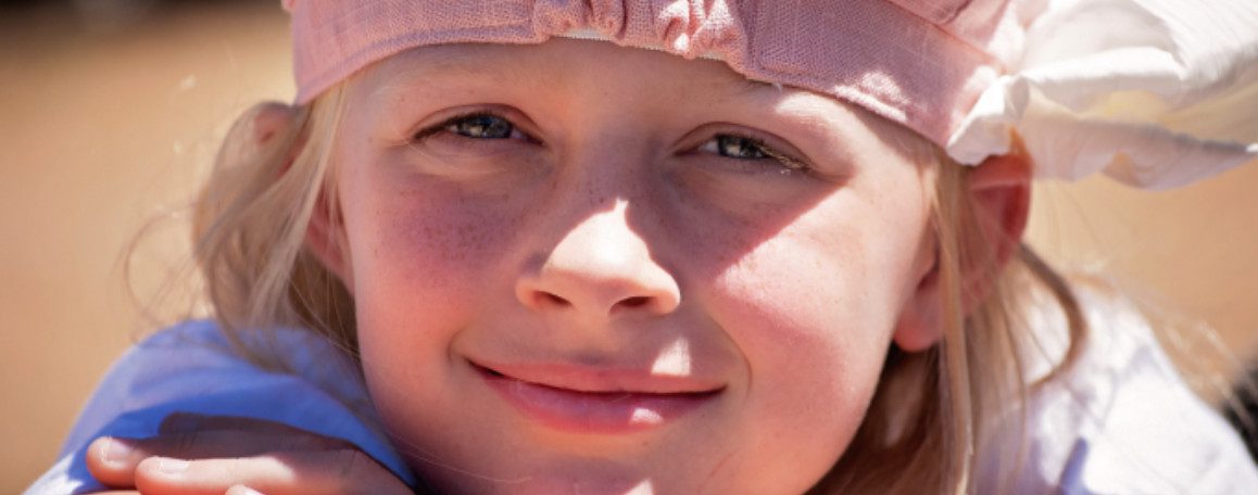 Primer plano niña rubia Visión Fundación porqueViven